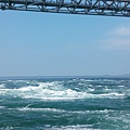 06.海漩渦上方就是鳴門海峽大橋.jpg