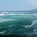 14.中午左右是海漩渦最大時,另一艘觀光船來了.jpg