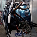 002.纜車車箱超酷的,可以腳踏車整台帶上去.jpg