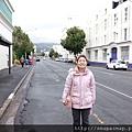 20.老婆在Dunedin街頭留影.jpg