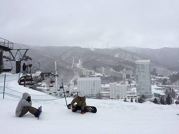 05.苗場王子飯店滑雪場ski in out很方便,每年滑雪季都超過百萬人次前來.JPG