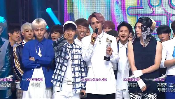 HD   140705 Today's Winner BEAST @ Music Core.mp4_20140707_114637.751