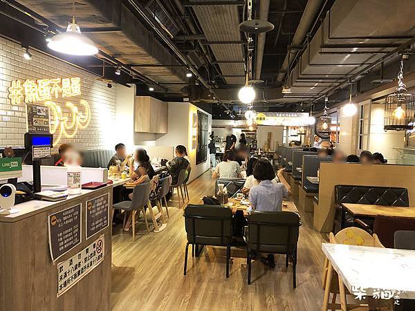 【台北】魚蛋哥香港咖哩茶餐廳｜需要加碗白飯的港式茶餐廳｜柴貓