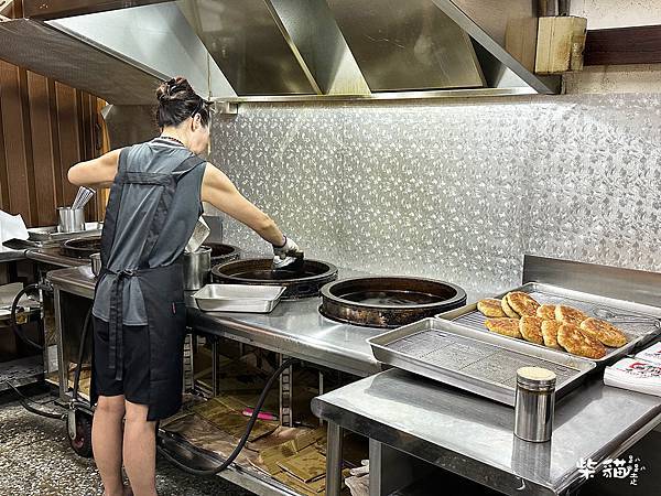 【台北南港】老眷村煎餅｜巷弄內排隊美食，蘿蔔絲餅X韭菜餅，皮