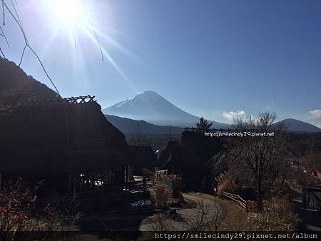 富士山家茅草屋.jpg