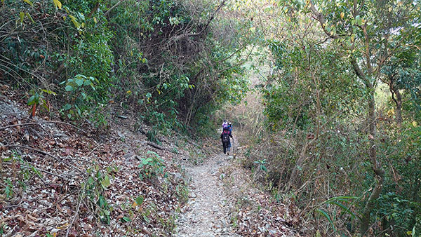 26 9這位認識的女山友遠遠看見我在拍照，就知道一定是我.JPG