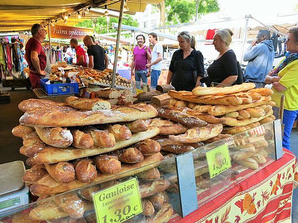 marche bastille baguette