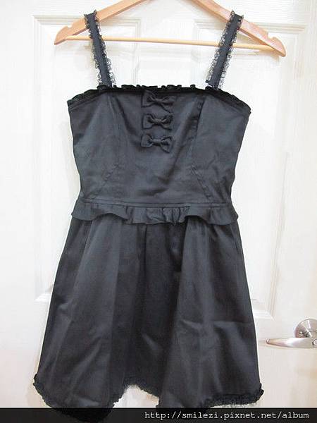 5 KB 黑色蝴蝶結荷葉邊蕾絲洋裝~1990元
