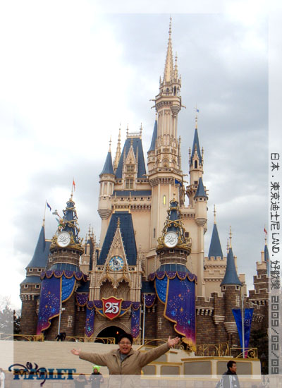 城堡被披上了25週年的華袍
