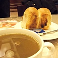 我認為世界上第一好吃的麵包跟非常普通的湯