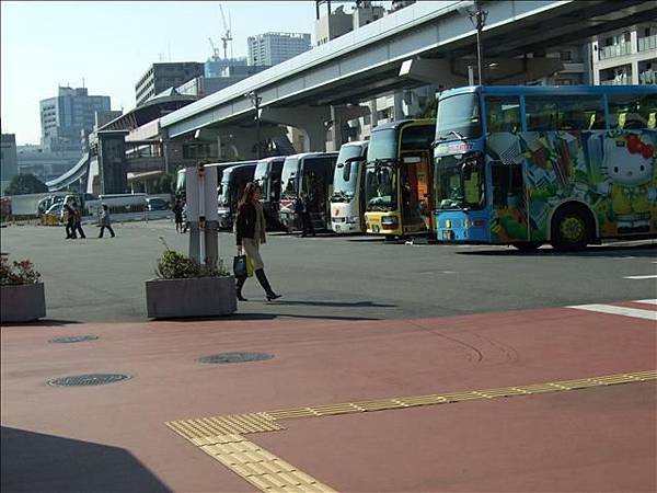 其中有惡大嬸撘的遊覽車