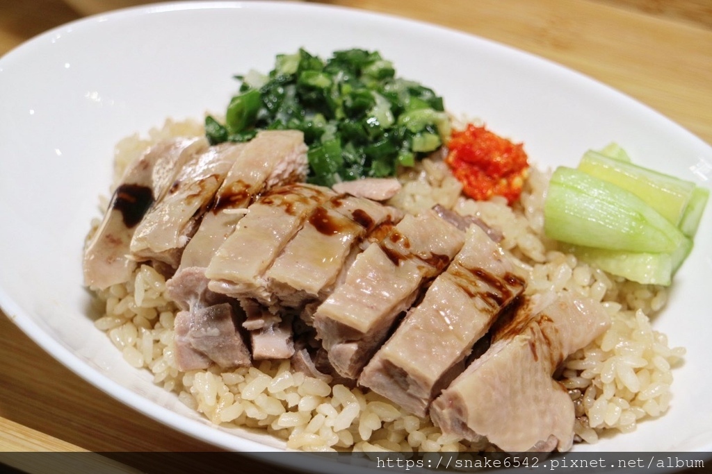 【台南中西區】超好吃土雞飯／玫瑰燒雞飯／肉骨茶／酸辣豬淋飯／