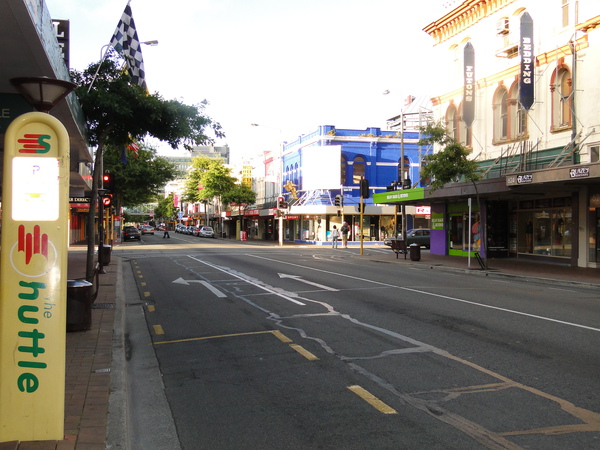 熱鬧的Colombo Street: 許多商店及餐廳坐落於這條街上