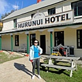 1860年建的Hurunui Hotel: 至此我們已經騎了86公里了，朋友直說要休息了，於是在此與B&B的主人相約搭車前往他家