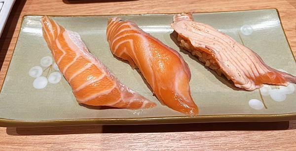 若櫻壽司-鮭魚三貫盛.jpg