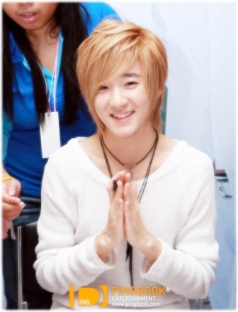 u-kiss kevin.jpg