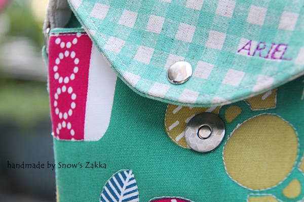 zakka387~Hello Kitty_(舖棉)斜側背包-6