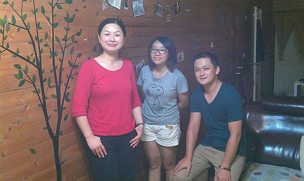 #53--20130825+ 沙發客：HK 安靜文 (安安)+Min Fang Edinburgh, 苏格兰籍中國人 (2).jpg