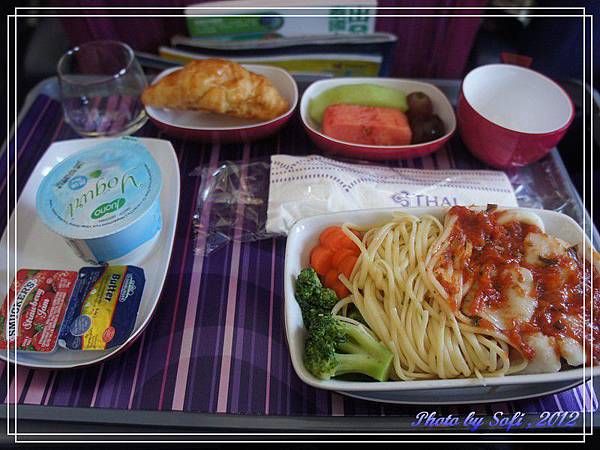 20120217 - 曼谷自由行 -泰航飛機餐(茄汁海鮮麵)