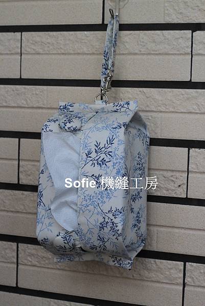 Sofie 機縫工房【花叢小兔 藍色小樹葉】衛生紙套 橫掛衛