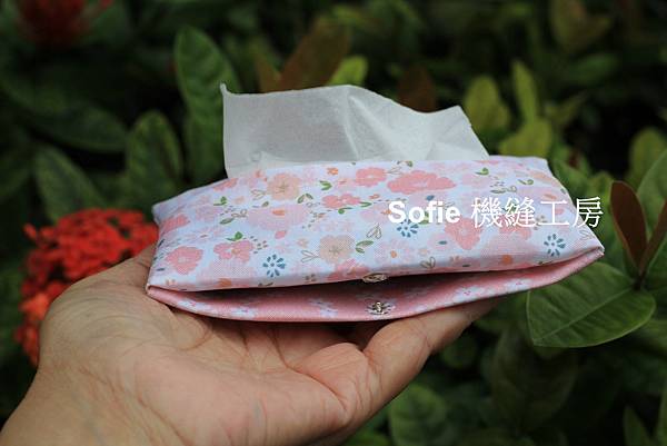 Sofie 機縫工房【小花格子點點】夾層式袖珍面紙套 ptt