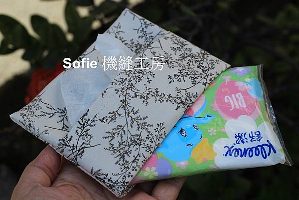 Sofie 機縫工房【藍色小樹葉】夾層式袖珍面紙套 ptt 