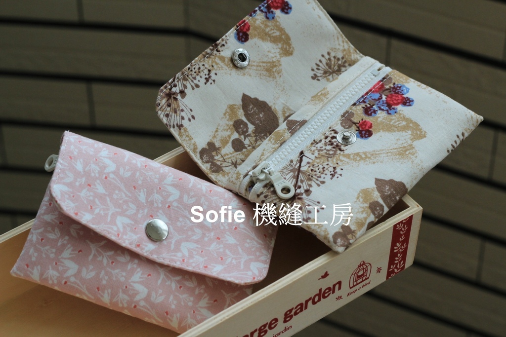 Sofie 機縫工房【韓布粉小花 拓印花葉】拉鍊紅包袋 卡片