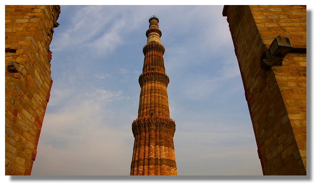 古德卜尖塔(Qutb Minar) 古德卜尖塔(Qutb Minar)