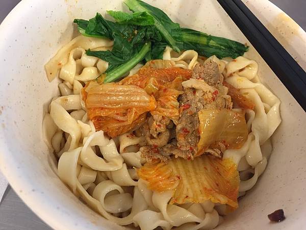 泡菜豬肉乾麵  60元