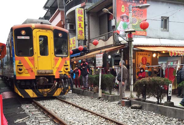 享受旅遊的起點：車內舒適度升級↑親子情感更加倍│國際級隔熱貼 舒熱佳solarGard1