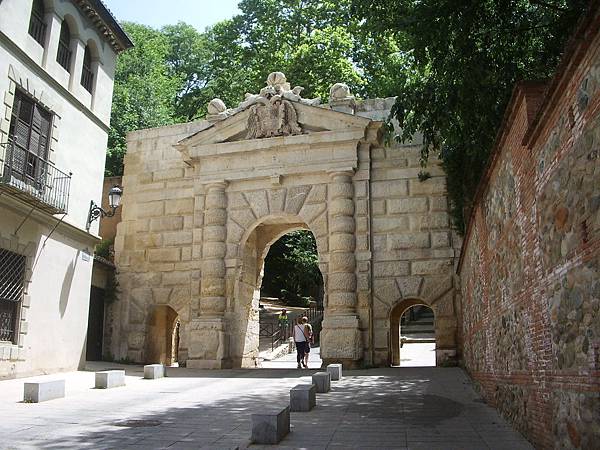 Granada-Alhambra-Puerta de las Granadas