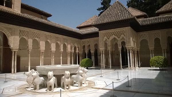 Granada-Alhambra-Nasrid Palaces-Patio de los Leones