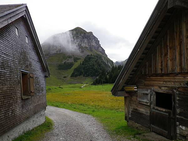 Alpstein Massif-Way to Plattenbödeli