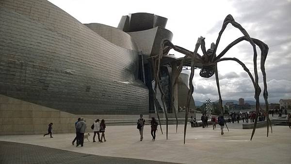 311A 150523 Bilbao-Museo Guggenheim Bilbao.jpg