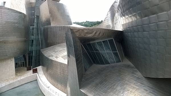 330 150523 Bilbao-Museo Guggenheim Bilbao.jpg