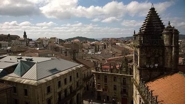 147 150521 Santiago de Compostela-Catedral-roof.jpg