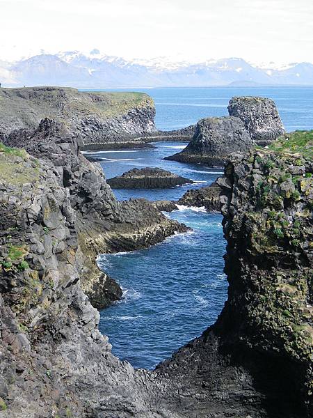 201 160604 Snæfellsness-Gatklettur Arch.JPG