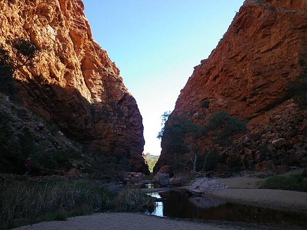 025 160910 West Macdonnell Ranges-Simpsons Gap.JPG