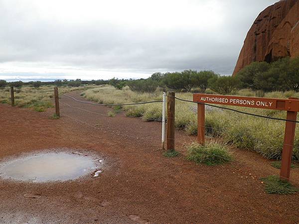 108 160913 Uluru-Base Walk.JPG