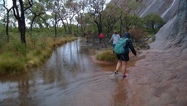 132 160913 Uluru-Base Walk.jpg