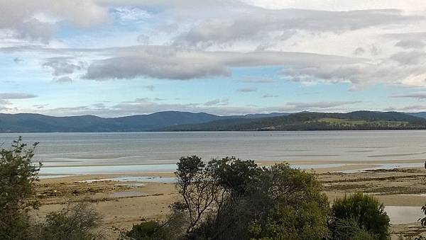 055 180407 Bruny Island-Get Shucked.jpg