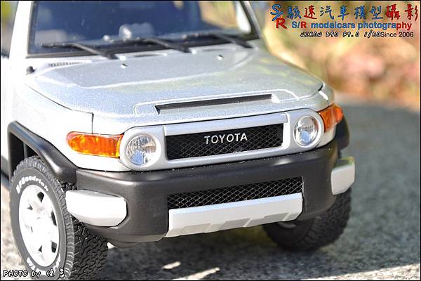 TOYOTA FJ CRUISER by AUTOart 012.JPG