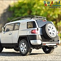 TOYOTA FJ CRUISER by AUTOart 043.JPG