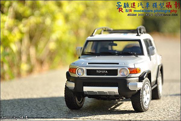 TOYOTA FJ CRUISER by AUTOart 045.JPG