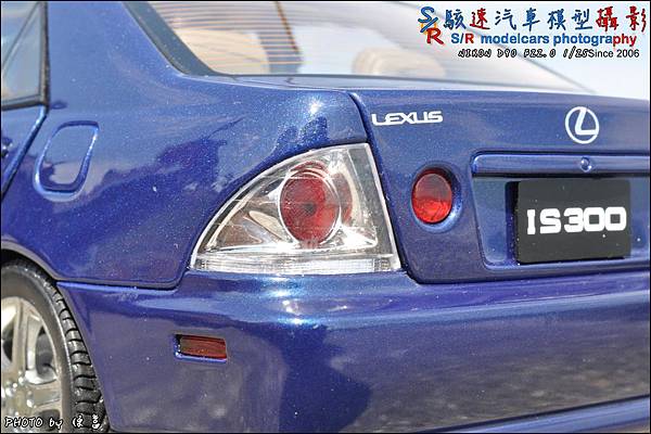 Lexus IS300 by Autoart 009.JPG