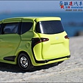 TOYOTA SIENTA by Tomica 007.JPG