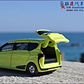 TOYOTA SIENTA by Tomica 009.JPG