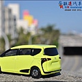 TOYOTA SIENTA by Tomica 021.JPG