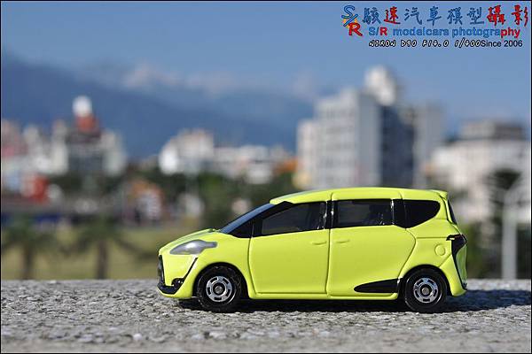 TOYOTA SIENTA by Tomica 020.JPG