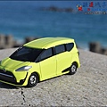 TOYOTA SIENTA by Tomica 022.JPG